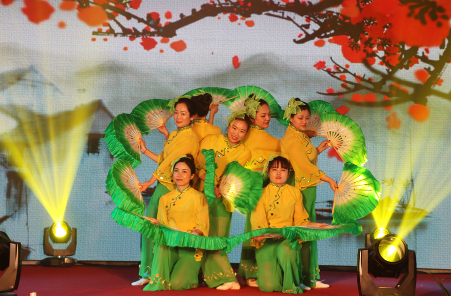太阳成tyc光电2019年联欢晚会\舞蹈-落花.jpg